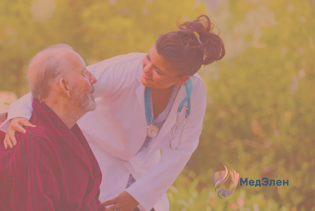 Врач разговаривает с пациентом